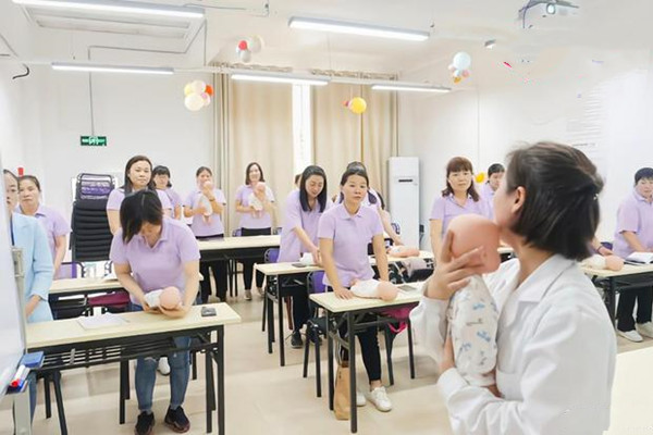 郑州学月嫂大概需要多少钱？新手报名必看价格表 (图2)