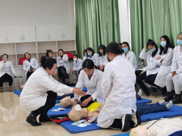 北京护工培训机构怎么选？看资质还是看价格？(图1)